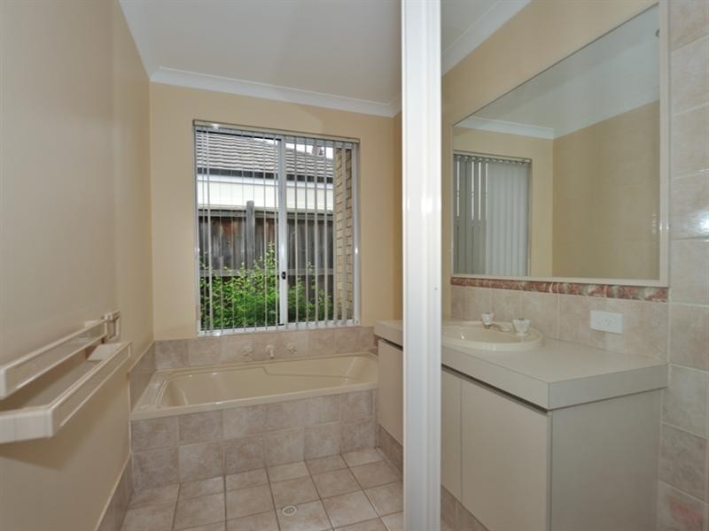 12 Chandon Terrace, The Vines WA 6069