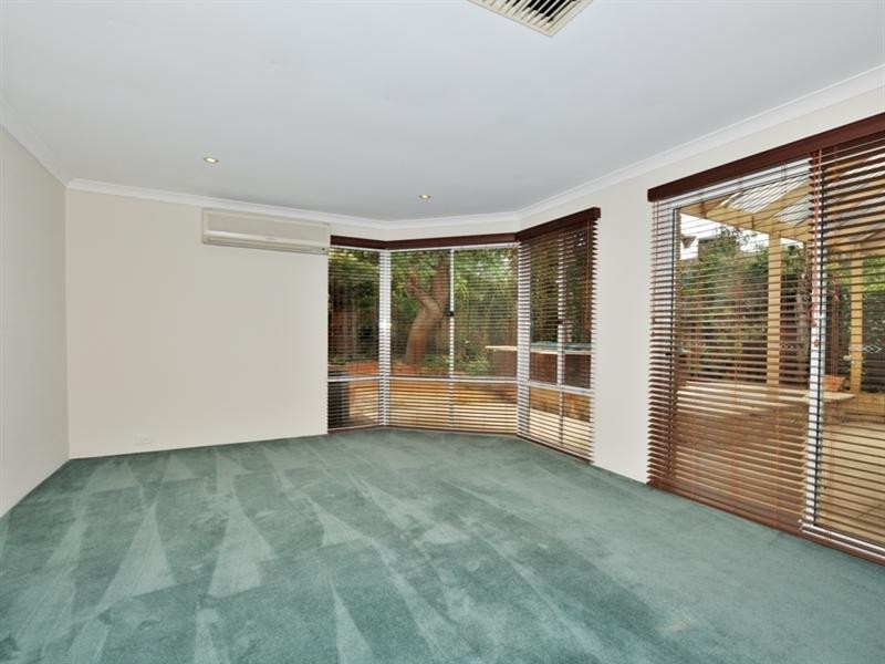 12 Chandon Terrace, The Vines WA 6069