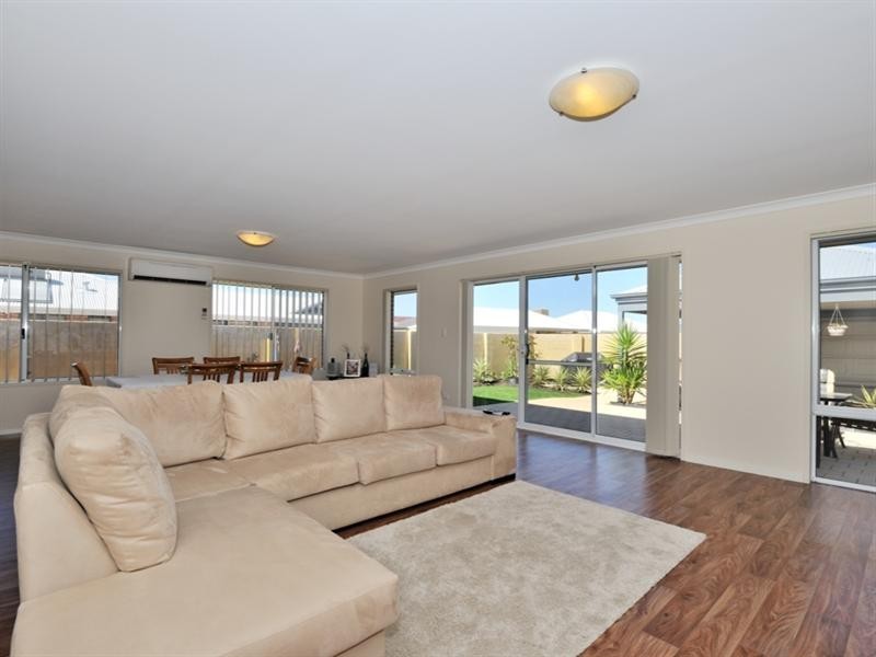 34 Harberton Parkway, Ellenbrook WA 6069