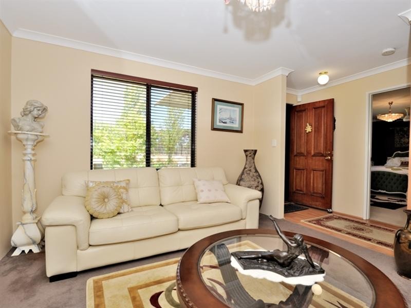 75 Vaucluse Crescent, Ellenbrook WA 6069
