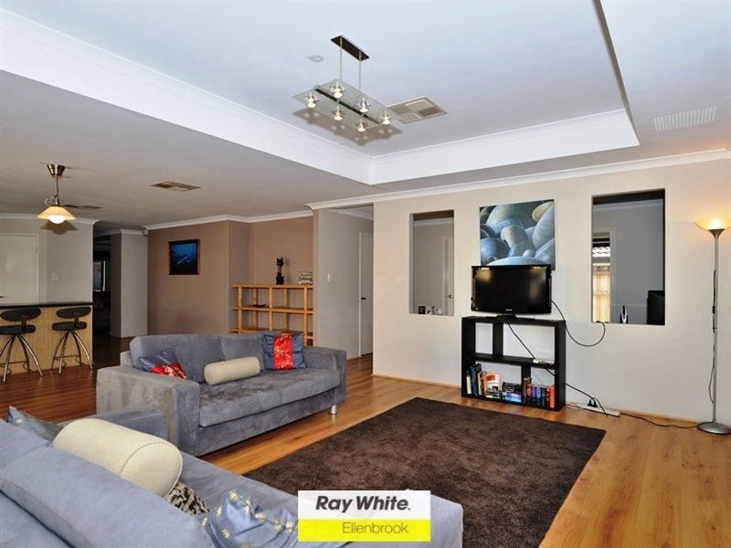 5 Woburn Park Avenue, Ellenbrook WA 6069