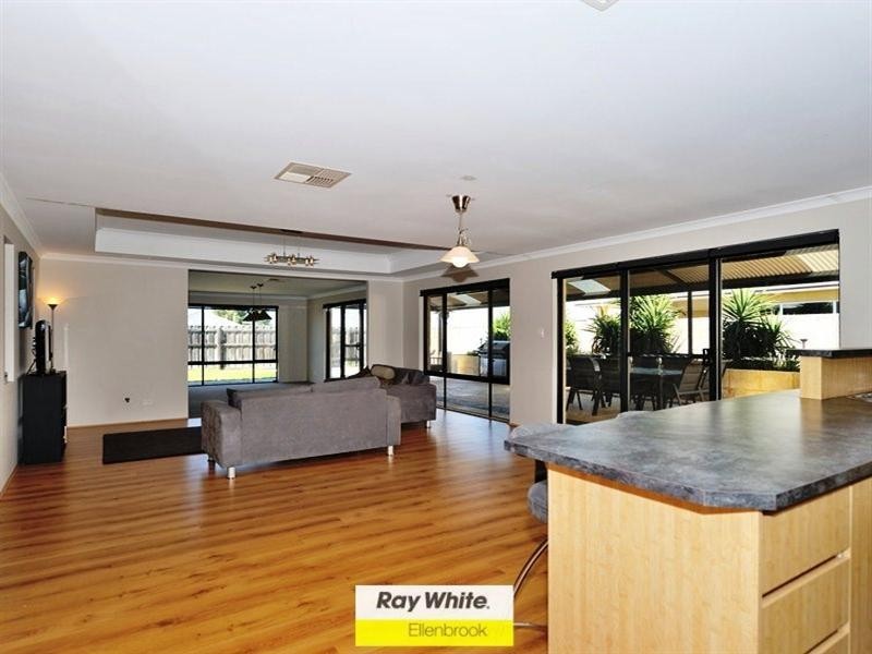 5 Woburn Park Avenue, Ellenbrook WA 6069