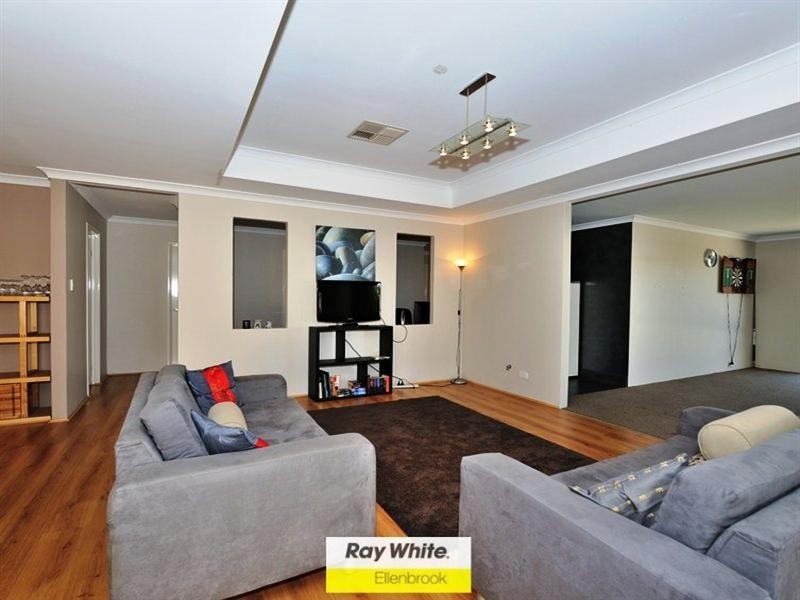 5 Woburn Park Avenue, Ellenbrook WA 6069