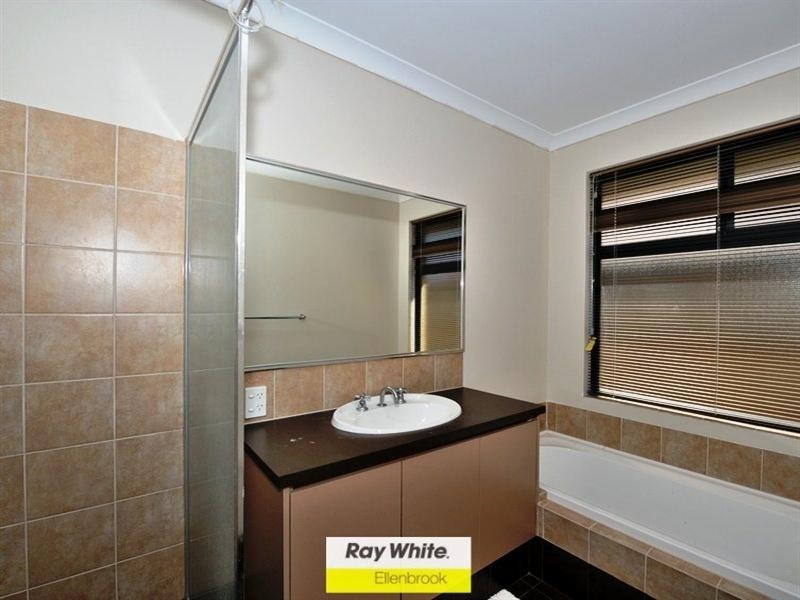 5 Woburn Park Avenue, Ellenbrook WA 6069