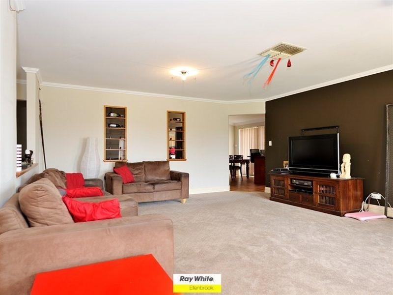 16 Sorrento Turn, Ellenbrook WA 6069