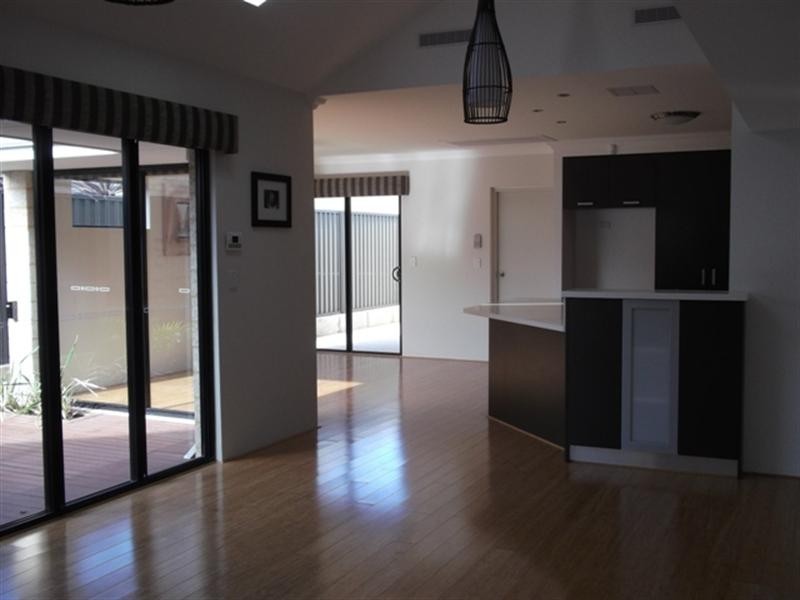 12 Wesley Way, Aveley WA 6069