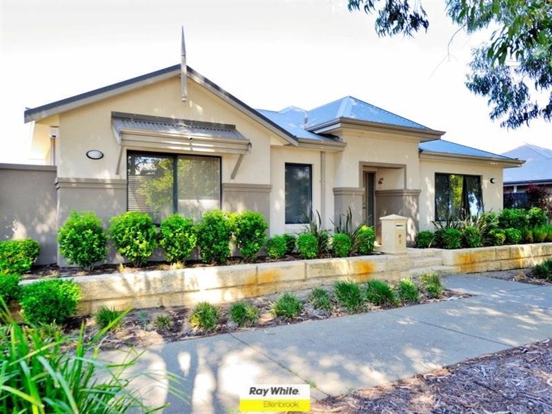 8 Harman Place, Aveley WA 6069