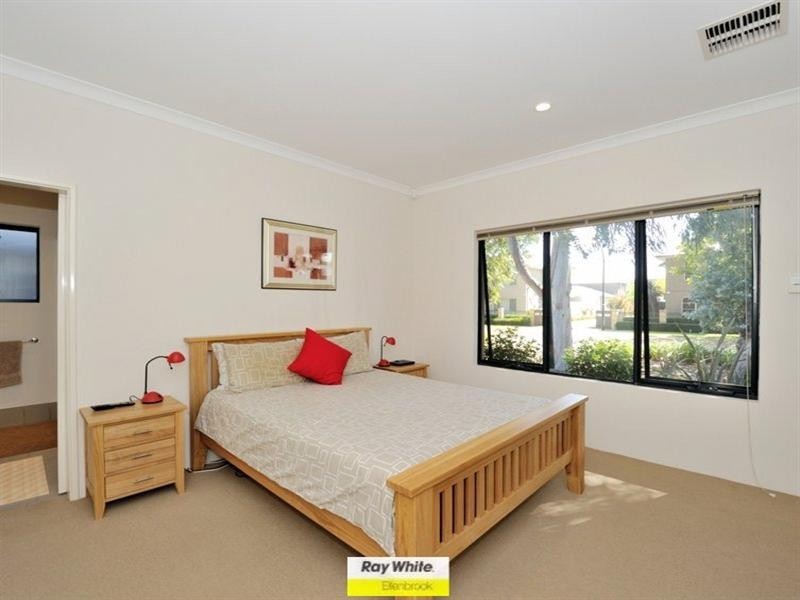 8 Harman Place, Aveley WA 6069
