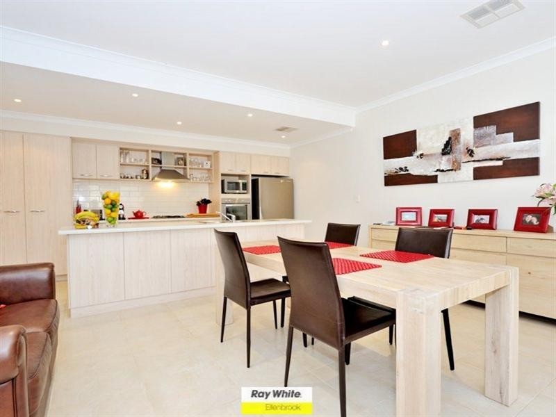 8 Harman Place, Aveley WA 6069