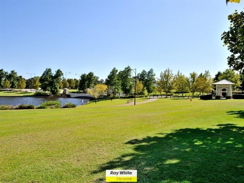 8 Harman Place, Aveley WA 6069