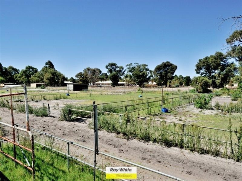 732 Lord Street, Henley Brook WA 6055