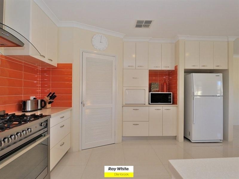5 Aspley Lane, The Vines WA 6069