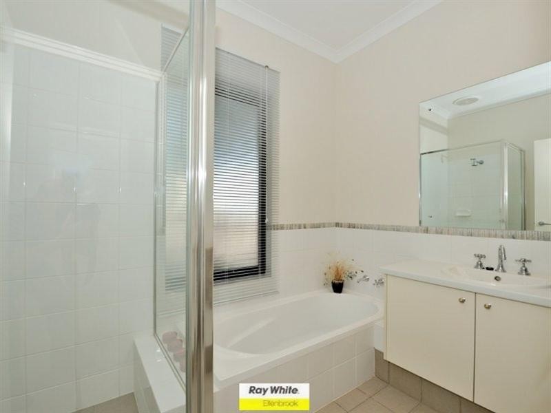 8 Harman Place, Aveley WA 6069