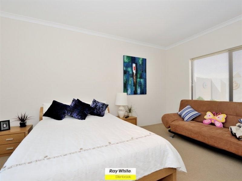 8 Harman Place, Aveley WA 6069
