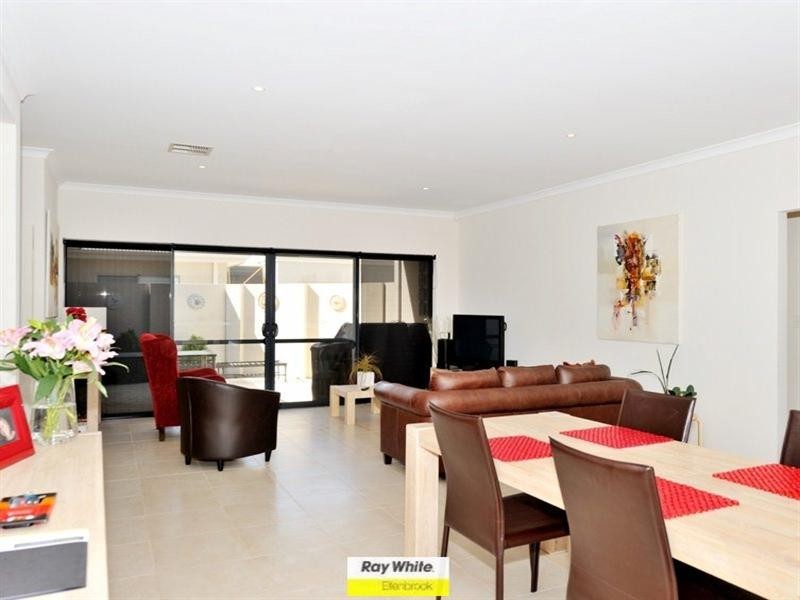 8 Harman Place, Aveley WA 6069