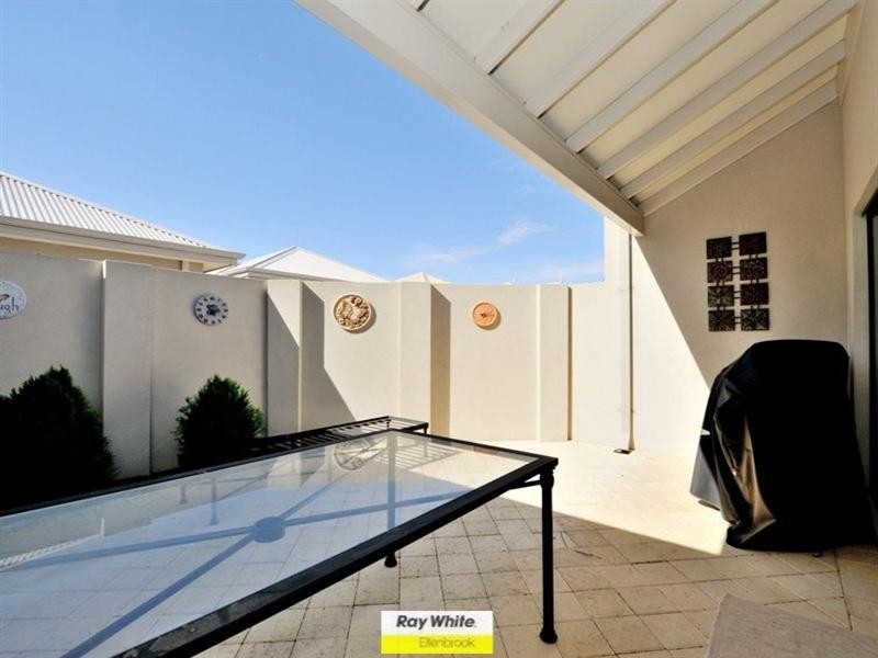 8 Harman Place, Aveley WA 6069