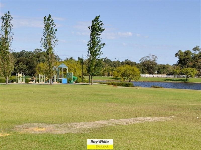 8 Harman Place, Aveley WA 6069