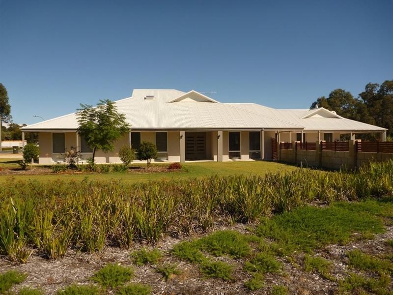 130 Roxburghe Drive, The Vines WA 6069