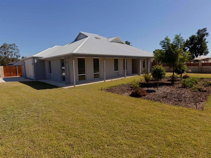 130 Roxburghe Drive, The Vines WA 6069