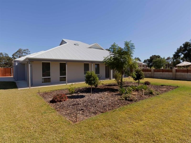 130 Roxburghe Drive, The Vines WA 6069