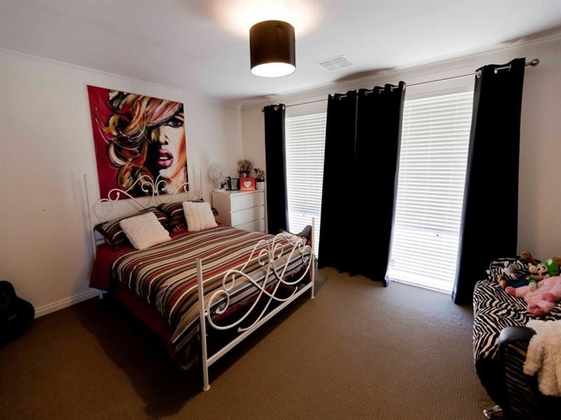 130 Roxburghe Drive, The Vines WA 6069