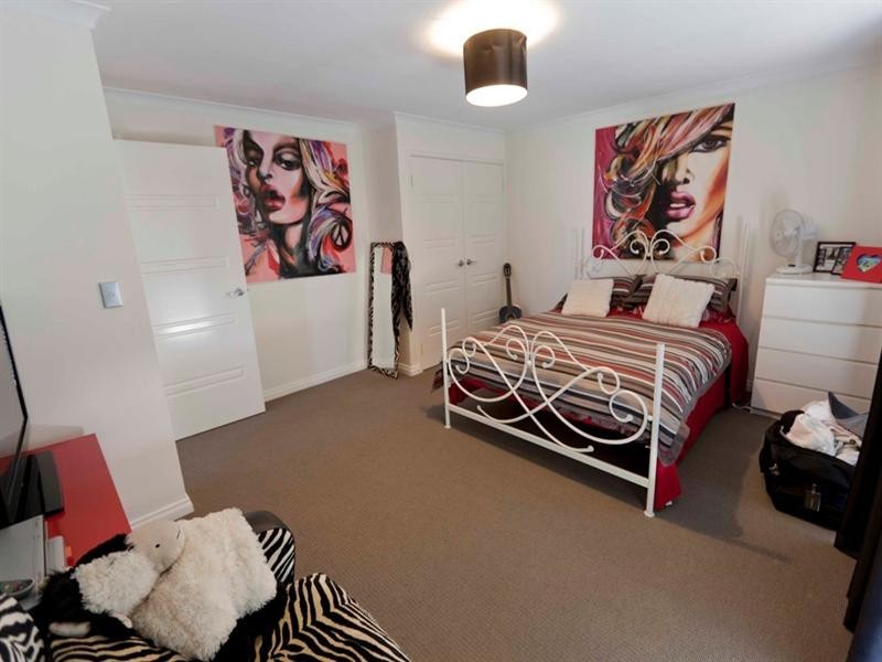 130 Roxburghe Drive, The Vines WA 6069