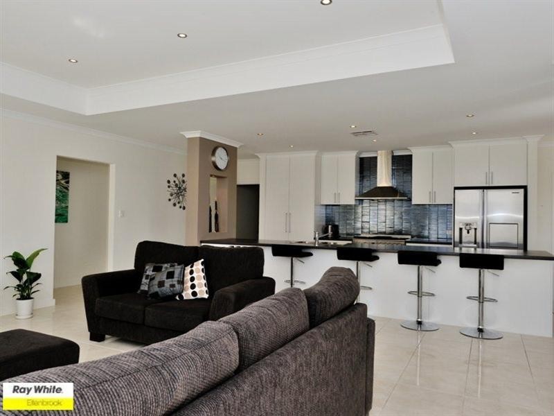 10 Ellery Gate, Aveley WA 6069