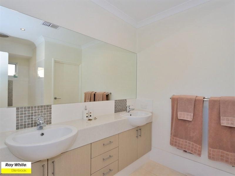 10 Ellery Gate, Aveley WA 6069