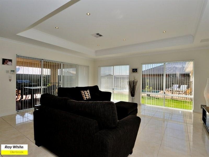 10 Ellery Gate, Aveley WA 6069