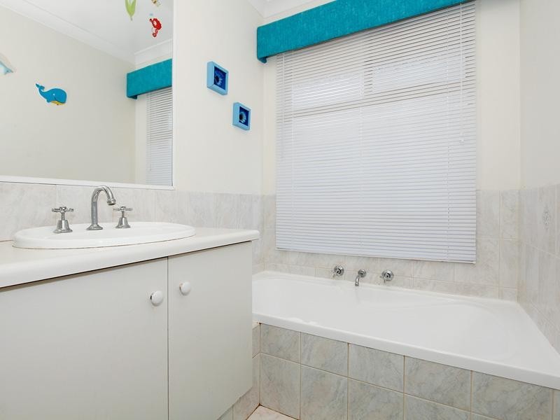 38 Bronzewing Avenue, Ellenbrook WA 6069