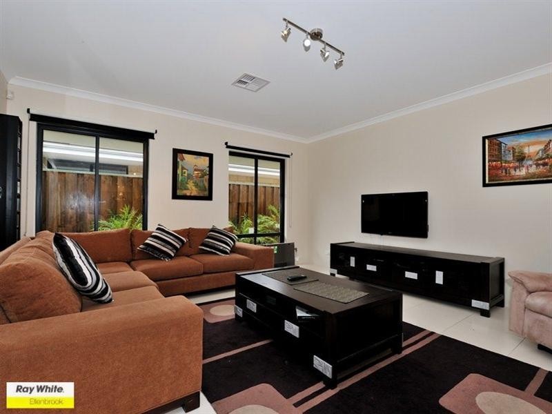 12 Pavilion Circle, The Vines WA 6069