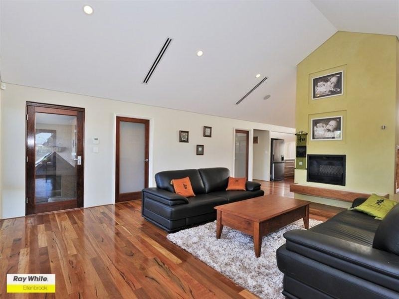 125 Farmaner Parkway, Ellenbrook WA 6069