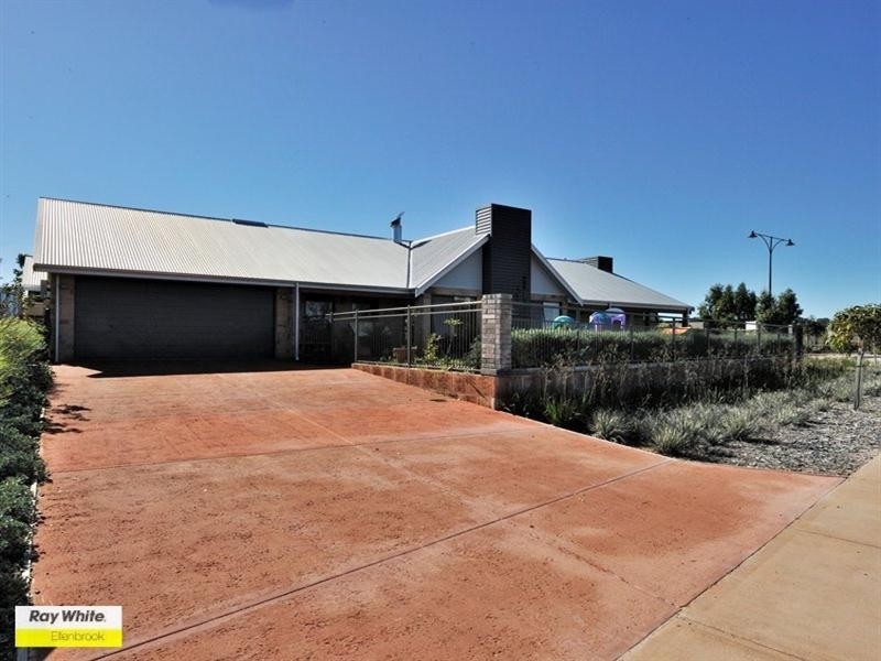 125 Farmaner Parkway, Ellenbrook WA 6069