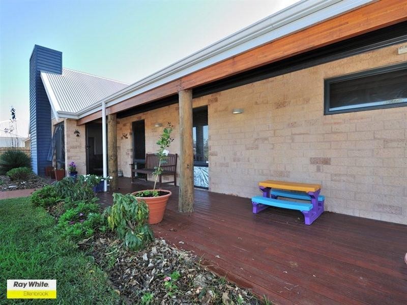 125 Farmaner Parkway, Ellenbrook WA 6069