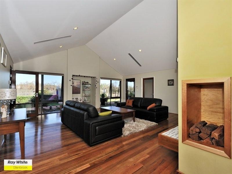 125 Farmaner Parkway, Ellenbrook WA 6069