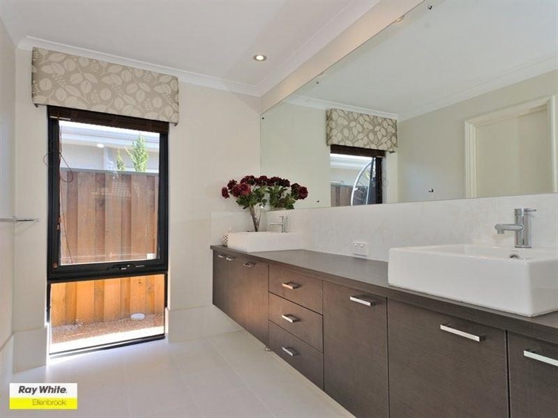 125 Farmaner Parkway, Ellenbrook WA 6069