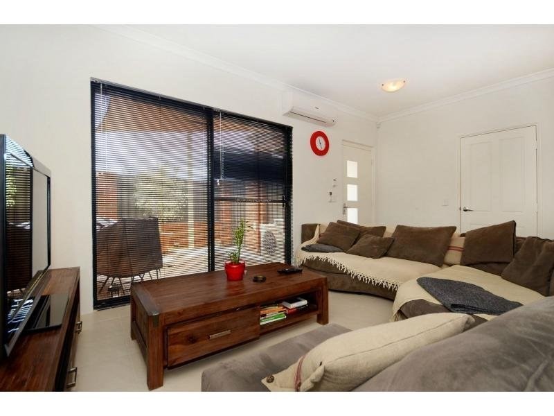 1/10 Dulegal Way, Aveley WA 6069