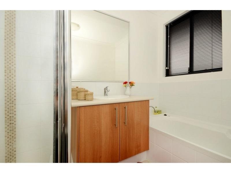 1/10 Dulegal Way, Aveley WA 6069