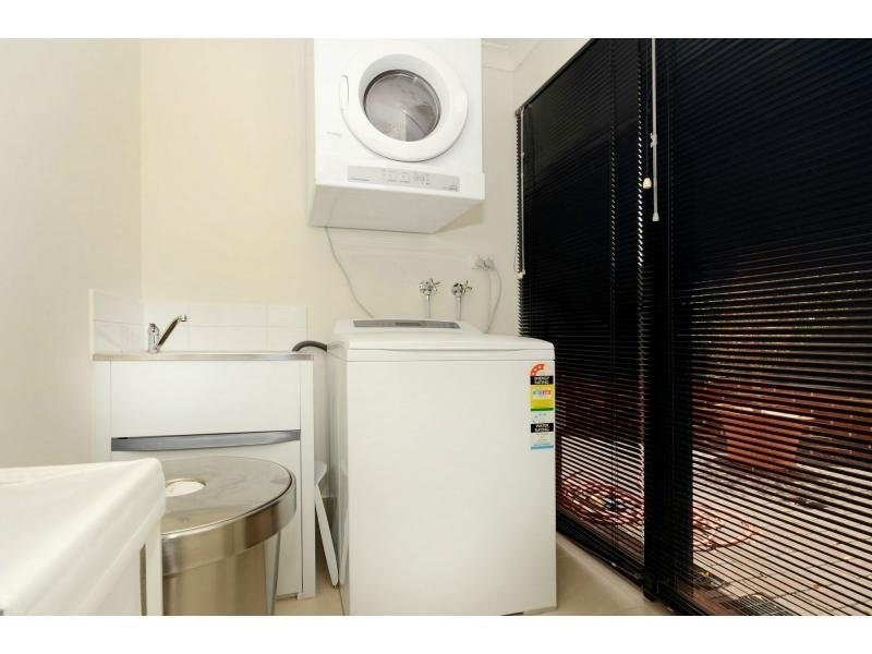 1/10 Dulegal Way, Aveley WA 6069