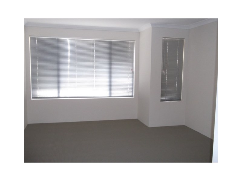 10 Evesham Drive, Ellenbrook WA 6069