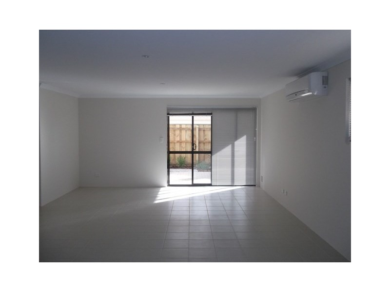 10 Evesham Drive, Ellenbrook WA 6069