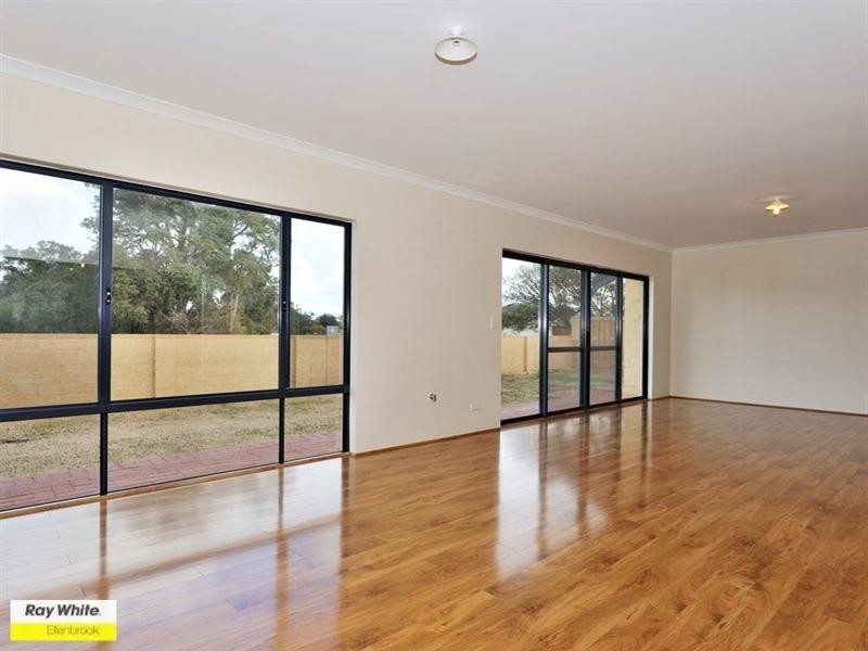 125 Roxburghe Drive, The Vines WA 6069