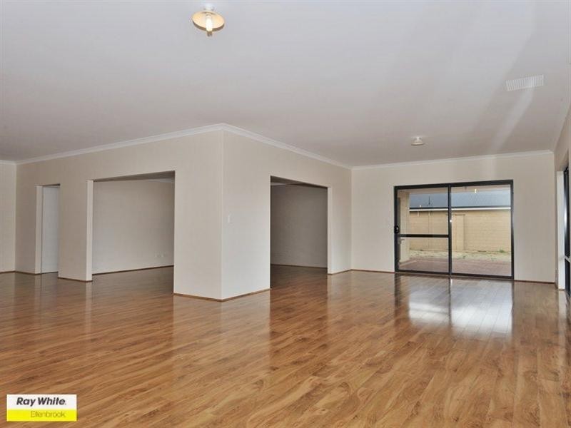 125 Roxburghe Drive, The Vines WA 6069