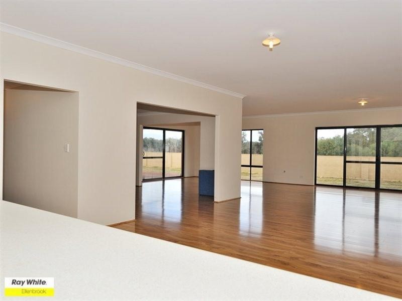 125 Roxburghe Drive, The Vines WA 6069