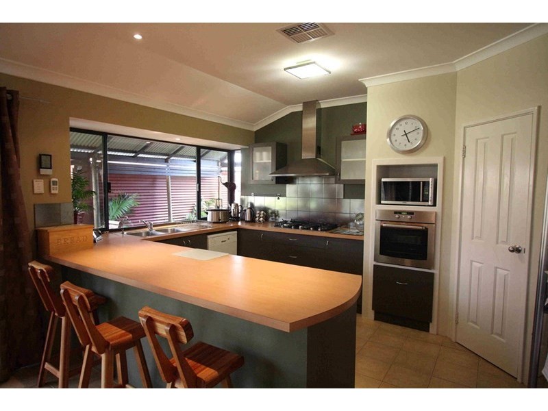 6 Turnberry Way, The Vines WA 6069