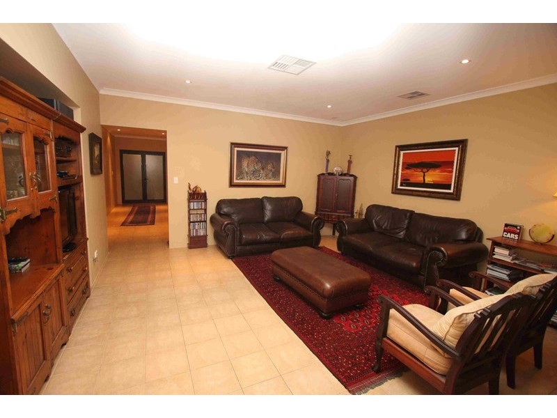 6 Turnberry Way, The Vines WA 6069