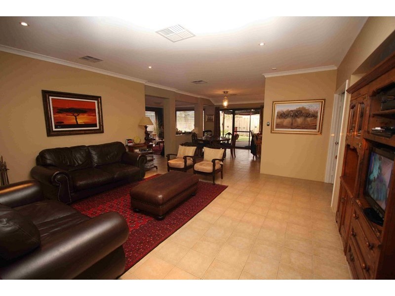 6 Turnberry Way, The Vines WA 6069