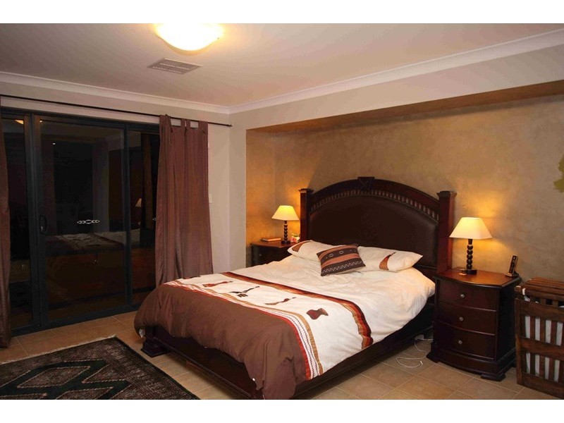 6 Turnberry Way, The Vines WA 6069