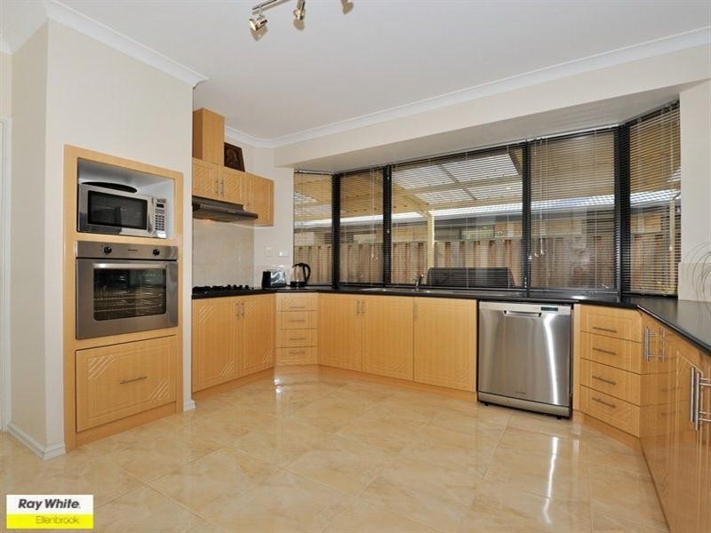 15 Thorold Avenue, Ellenbrook WA 6069
