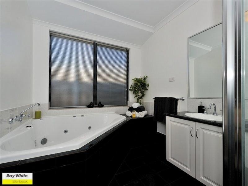 15 Thorold Avenue, Ellenbrook WA 6069